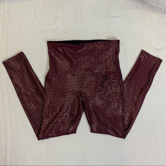 SPANX Metallic Dot Print Active 7/8 Booty Leggings - Picture 7 of 12